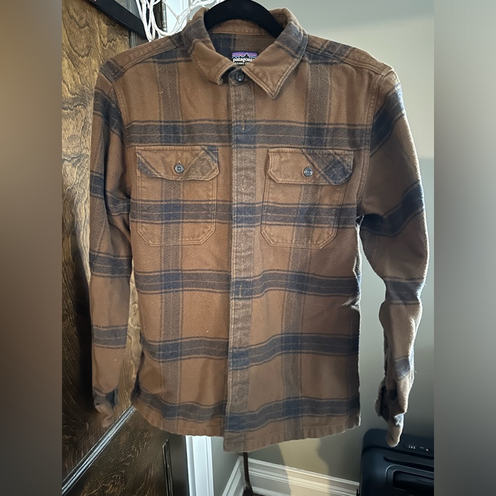 Patagonia toast brown and blue plaid cozy flannel, men's small